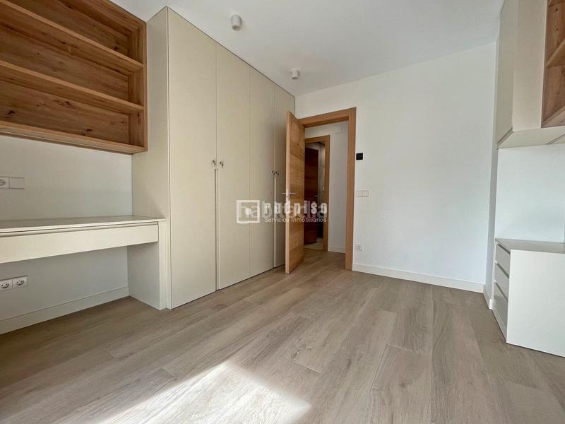 Foto 12dd9f63-b677-4adc-841a-d61f9d31ba1d. Rent penthouse with heating parking pool in Castilla Madrid