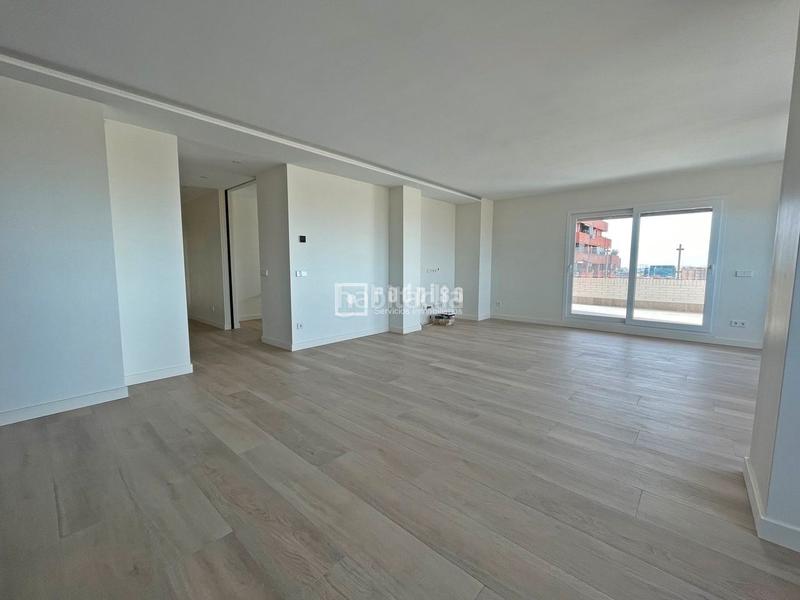 Foto 2e5374c9-ca4f-4064-bbc0-ea594b6b2b15. Rent penthouse with heating parking pool in Castilla Madrid