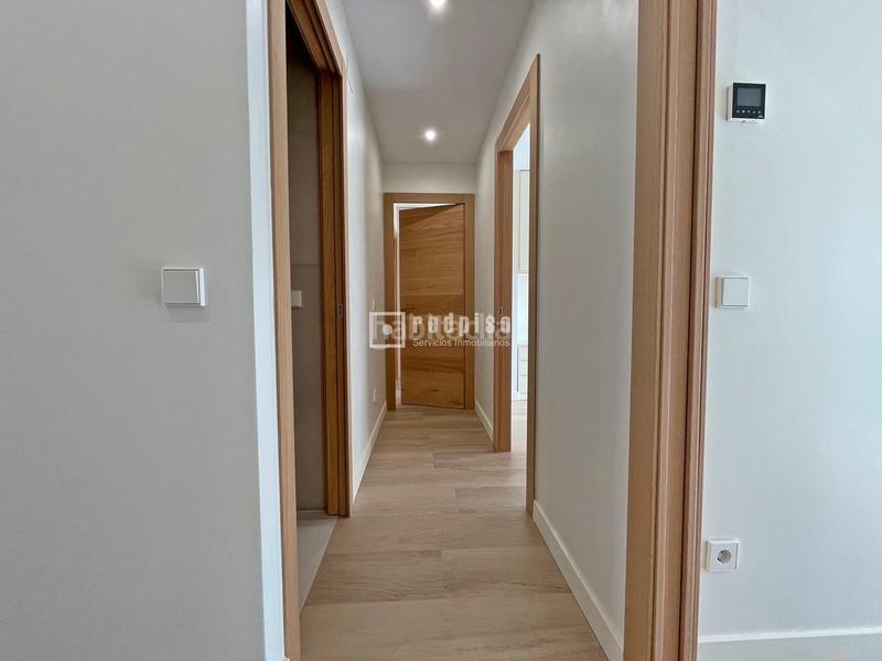 Foto 3f9fcb29-fbf7-4060-a3d5-54f741658875. Rent penthouse with heating parking pool in Castilla Madrid