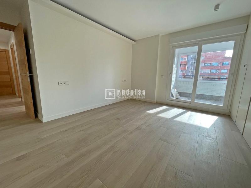 Foto 48504ae1-635c-4aaa-b9ba-b7c8c47049f9. Rent penthouse with heating parking pool in Castilla Madrid