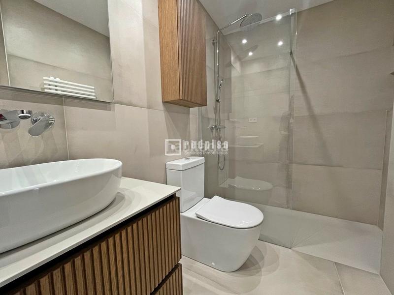 Foto 7a3592ab-11d9-4e13-89bd-e6efcaf32c2c. Rent penthouse with heating parking pool in Castilla Madrid