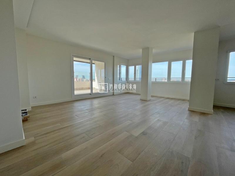 Foto 84f9e60f-5156-4052-8889-49bcf4b29bae. Rent penthouse with heating parking pool in Castilla Madrid