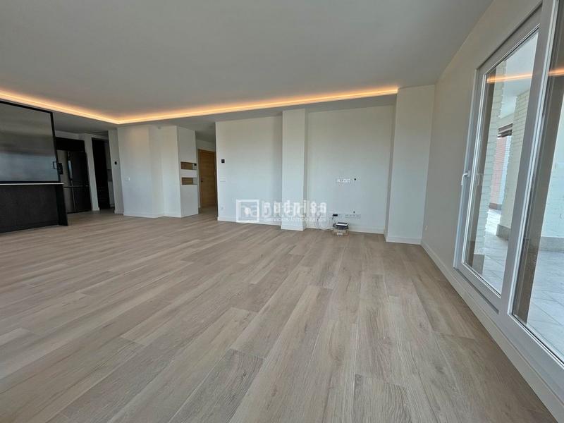 Foto 8caaacff-b0c4-46ca-a614-3796f7f5e5a1. Rent penthouse with heating parking pool in Castilla Madrid