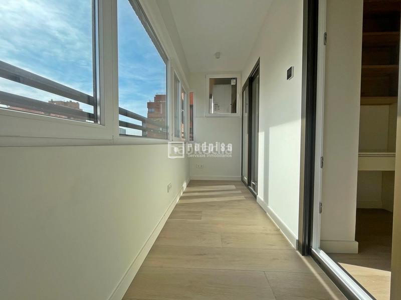 Foto 8db85040-21ea-4582-8b6f-6bc689b36432. Rent penthouse with heating parking pool in Castilla Madrid