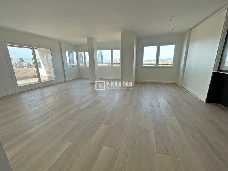 Foto 8fa480f8-92ec-41ed-b523-79f5dc082ec3. Rent penthouse with heating parking pool in Castilla Madrid