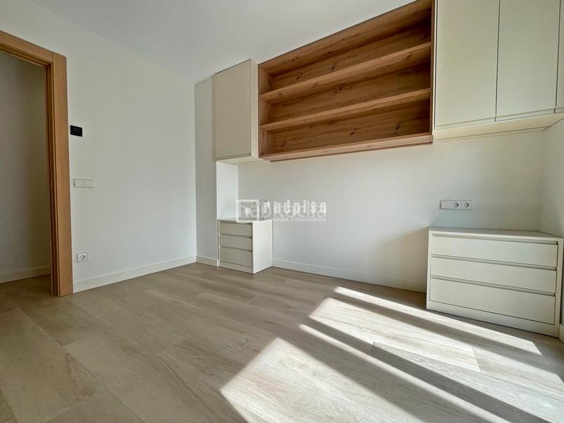 Foto 8fe0fb29-a685-4436-9481-62c5a54086dc. Rent penthouse with heating parking pool in Castilla Madrid