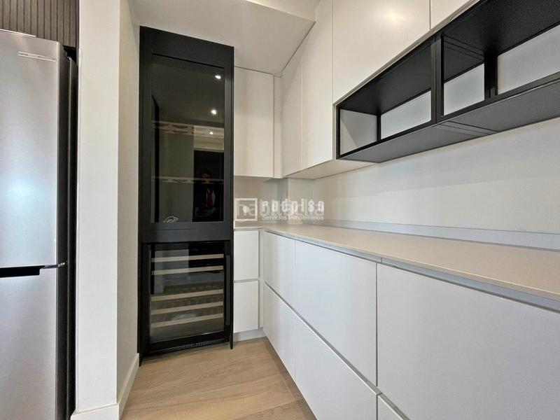 Foto b76736cb-4c81-46a2-ac2d-7f734c5aec92. Rent penthouse with heating parking pool in Castilla Madrid