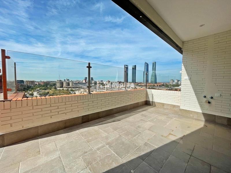 Foto fcfc1676-23b3-447d-bdc0-30808b84d805. Rent penthouse with heating parking pool in Castilla Madrid