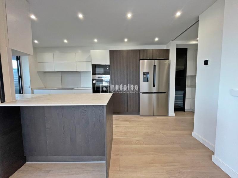 Foto ff62e2bc-8f1a-453e-942a-c58a2318ad6f. Rent penthouse with heating parking pool in Castilla Madrid