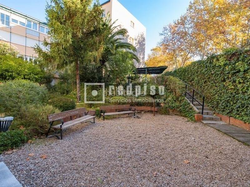 Foto da291d12-b22b-4154-832e-fd274437d02b. Pis amb calefacció aparcament a Costillares Madrid