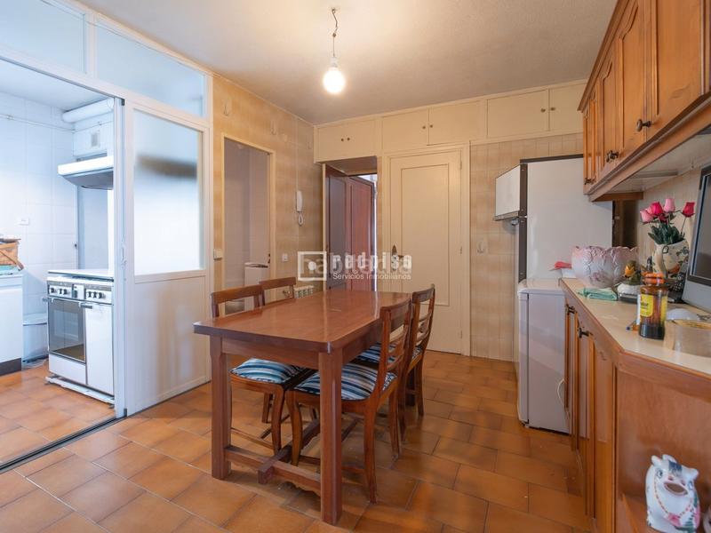 Foto f0fc08d9-c779-4c7a-a292-92325c3a3a44. Pis amb calefacció aparcament a Costillares Madrid