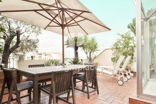 Rent Penthouse in Dreta de l´Eixample. Amplio y luminoso ático a tres niveles, que consta de salóncomed