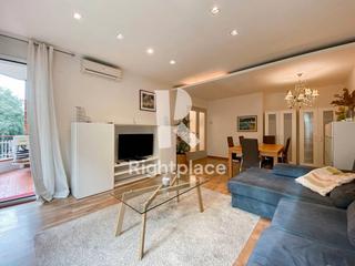 Affitto Piccolo appartamento in Barri de les Corts. Amplio y luminoso apartamento que consta de salóncomedor, cocina