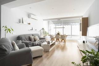 Lloguer Apartament a Barri de les Corts. Bienvenido a este acogedor apartamento que te ofrece todas las c