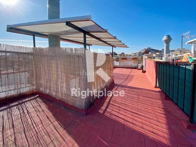 Foto 7d9c73cb-005b-46fd-b551-4624e1de96d3. Rent penthouse with heating in Raval Barcelona