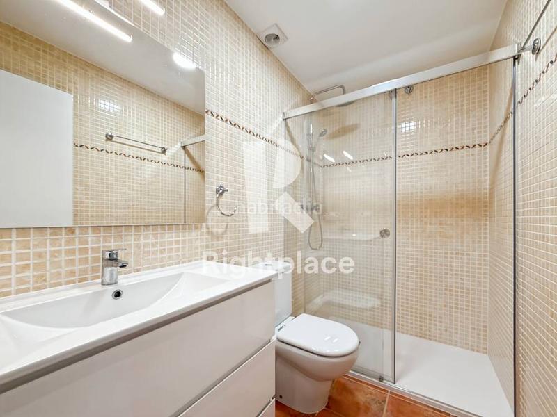 Foto e2e0a1ac-e573-4f1a-88fc-7a75d0acf4f9. Rent flat with heating in Sants Barcelona
