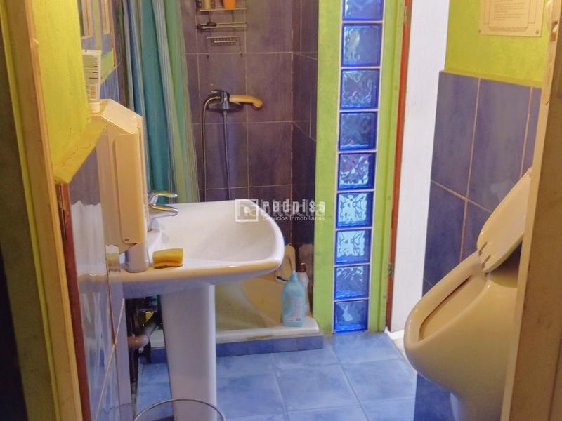 Foto 15551c5a-d5da-47bd-9763-2469cd303a94. Local comercial a Valdeacederas Madrid