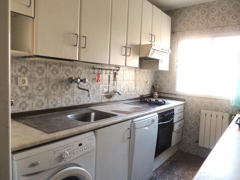 Foto b5e87c2d-ad32-4cc3-bf93-5f6f5f8ff086. Pis amb calefacció a Valdeacederas Madrid