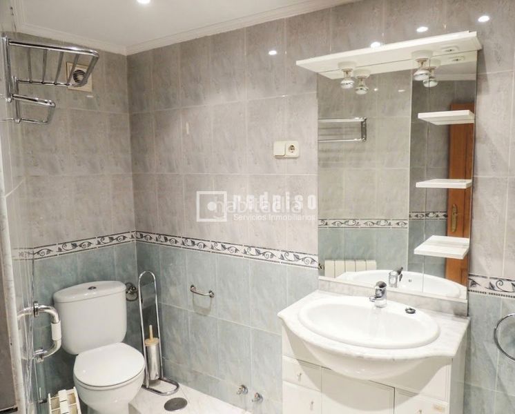 Foto 2f932517-31f4-49c7-8f7b-1a6bc508d8a4. Pis amb calefacció a Valdeacederas Madrid