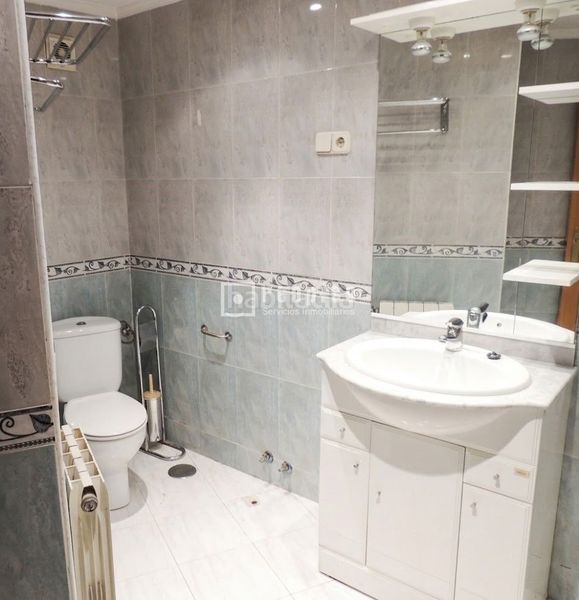 Foto 5e644be6-26e3-44ca-bee1-d4c88482257e. Pis amb calefacció a Valdeacederas Madrid