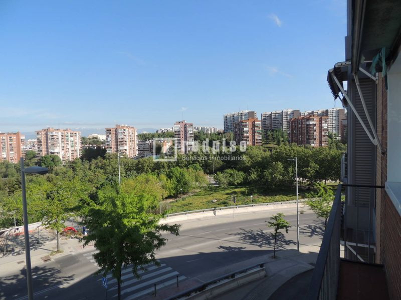 Foto c7a7e7ba-9559-40fb-a469-5cc88eef6b9c. Pis amb calefacció a Valdeacederas Madrid