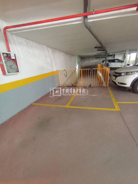 Foto 243f6a8a-f26c-4678-9365-1cba5cadaee6. Aparcament cotxe a Valdeacederas Madrid