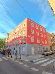 Etagenwohnung in Valdeacederas. Redpiso vende  piso de 2 dormitorios, ideal inversión o vivir.
