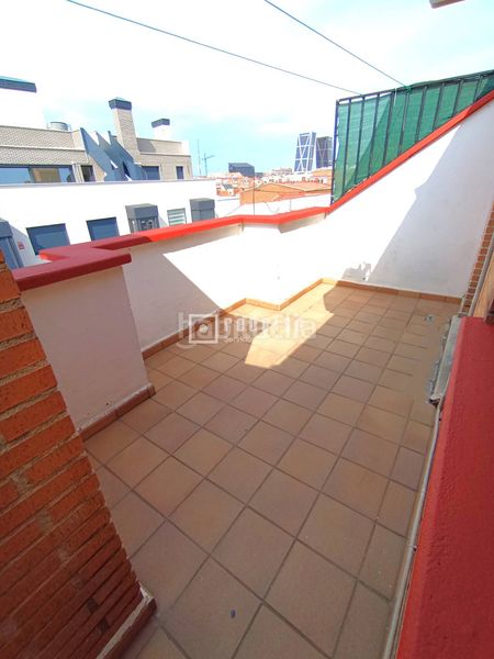 Foto e0a005f7-7207-44f1-8490-079d44ad7954. Àtic amb calefacció aparcament piscina a Valdeacederas Madrid
