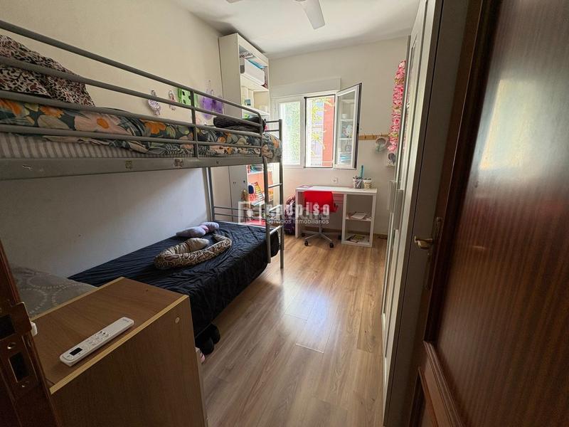 Foto b70bd8ce-d718-4c19-89fa-af5d97206212. Piso excelente piso en portazgo en Palomeras Bajas Madrid