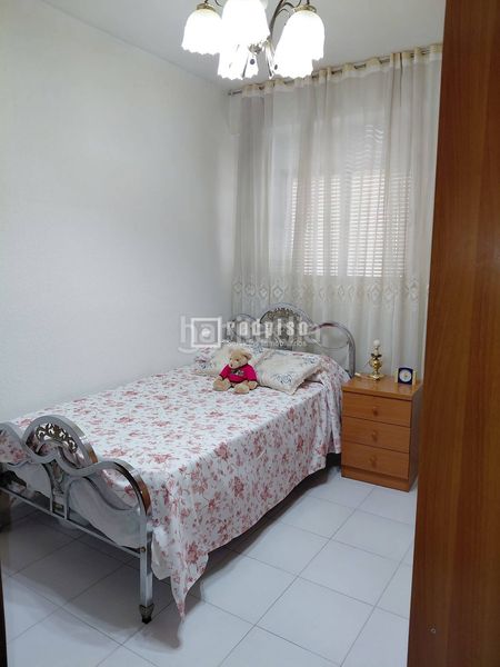 Foto 853d9cf5-0da3-4880-9def-6ea40465f22c. Pis a Palomeras Bajas Madrid