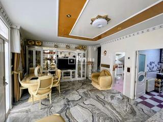 Chalet en San Isidro. Estudio pradera de san isidro, s.l. vende luminoso chalet en cal