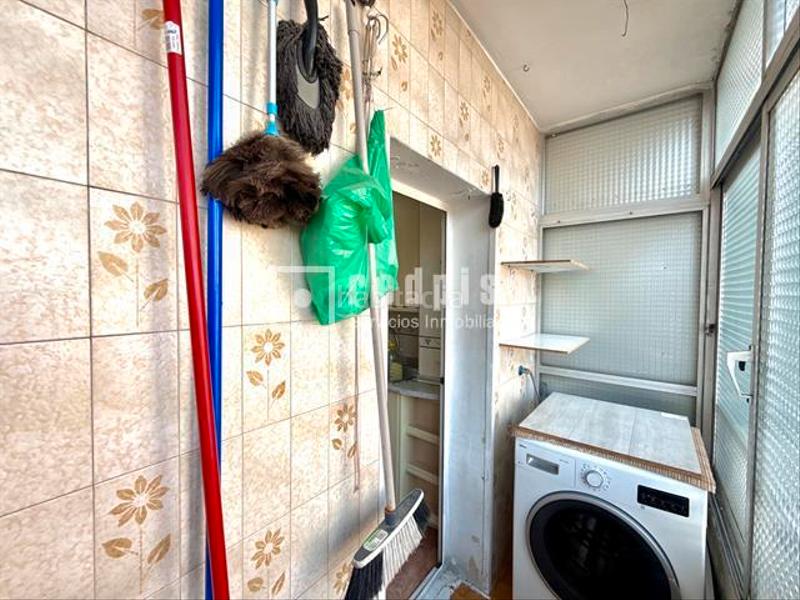 Foto ad97d91e-edf3-4a05-b56d-1a0163960ffd. Flat with heating parking in Villaverde Alto Madrid