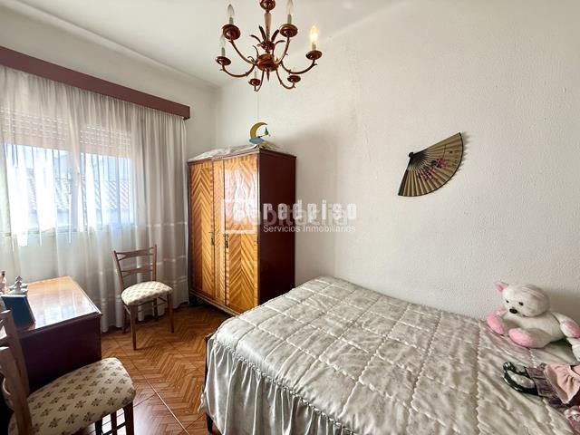Foto 2fde2f89-a153-45e6-a3b8-68279de5508f. Pis a Villaverde Alto Madrid