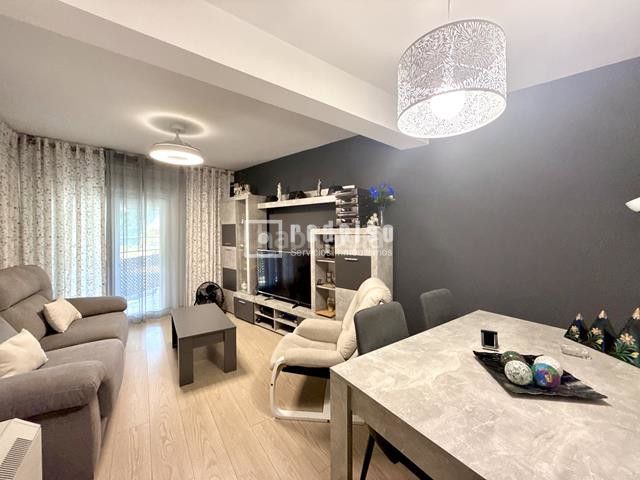 Foto e9e1f861-bd46-400e-be49-7148c82d7191. Piso en Villaverde Alto Madrid