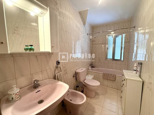 Foto e7ed2214-3641-479d-b30b-8f115c2a0a63. Pis amb piscina a Villaverde Alto Madrid