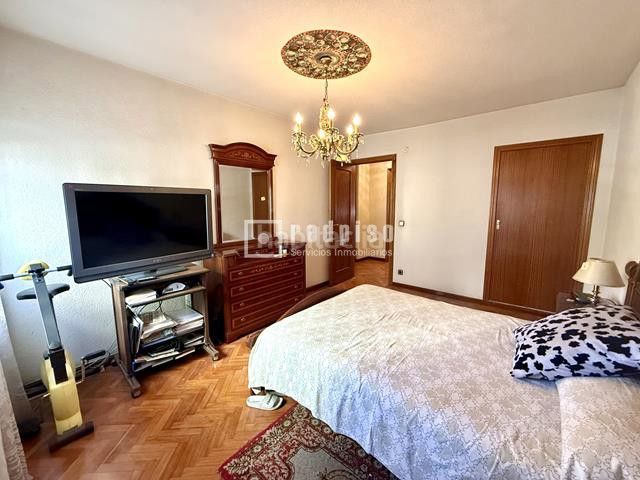Foto f712f72b-ffe3-4123-9514-36b6478bd118. Pis amb piscina a Villaverde Alto Madrid