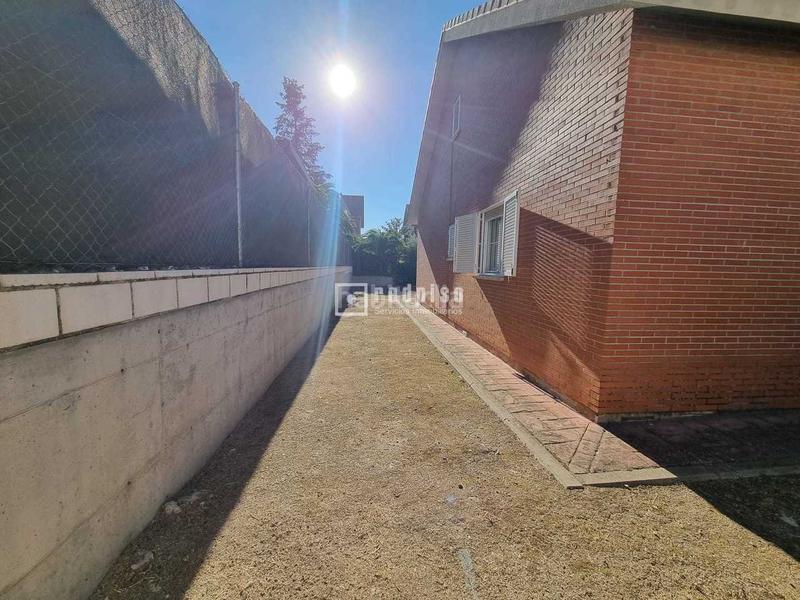 Foto 0e7e1f7c-5995-4121-8d15-f7793c5afe95. Chalet mit heizung parking in Centro Rivas - Vaciamadrid