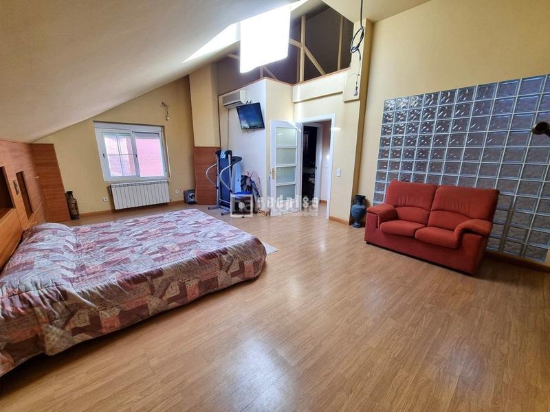 Foto 2f0ea9ef-fa40-45ac-af03-f57e15d3d9a0. Chalet mit heizung parking in Centro Rivas - Vaciamadrid