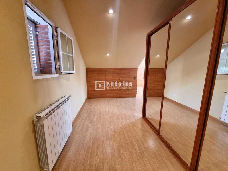 Foto 614a708c-f897-4460-9096-c0ee9da2453d. Chalet mit heizung parking in Centro Rivas - Vaciamadrid