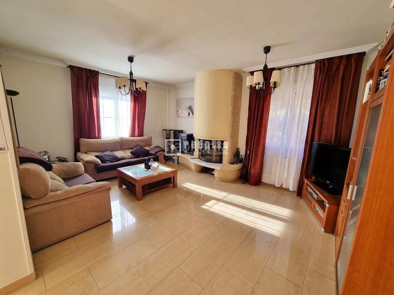 Foto b70ddba1-c683-43b4-832f-5787614a5d68. Chalet mit heizung parking in Centro Rivas - Vaciamadrid