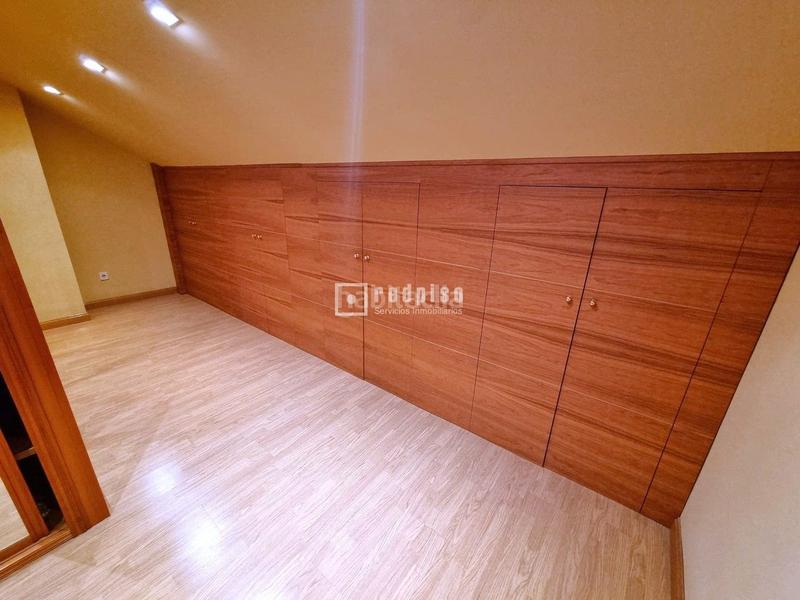 Foto b835d4f2-8299-47fb-89d7-457e9d1e450a. Chalet mit heizung parking in Centro Rivas - Vaciamadrid