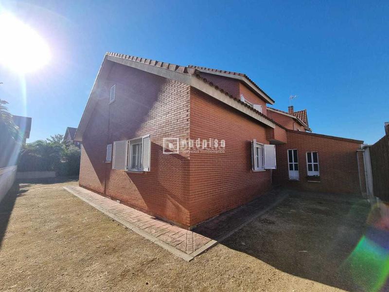 Foto e34a50d8-e652-4564-abe5-23be0ac86049. Chalet mit heizung parking in Centro Rivas - Vaciamadrid