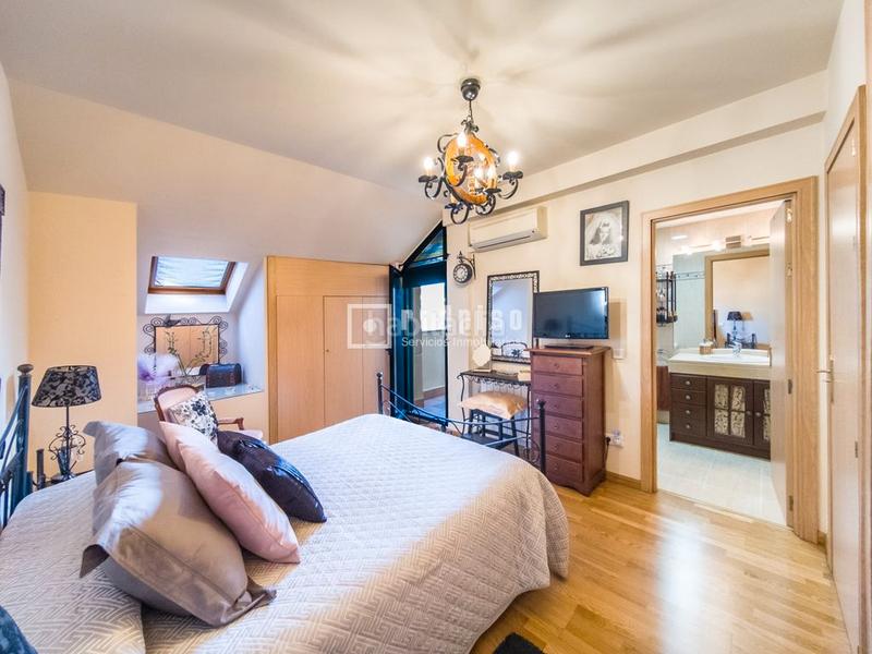 Foto 08a25c50-385a-4c94-b8f7-e5f12ef402b7. Chalet mit heizung parking pool in Centro Rivas - Vaciamadrid