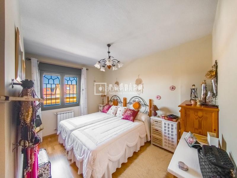 Foto 3350a2e9-130d-48b2-8639-fcfd88a99219. Chalet mit heizung parking pool in Centro Rivas - Vaciamadrid