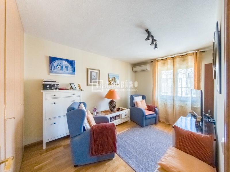 Foto 3bba126b-7662-4a63-a07a-d1bfcaa0efe7. Chalet mit heizung parking pool in Centro Rivas - Vaciamadrid