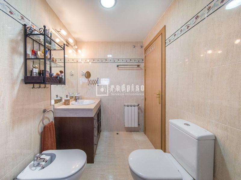 Foto 636af5be-5fe0-401b-825b-37118085c84b. Chalet mit heizung parking pool in Centro Rivas - Vaciamadrid