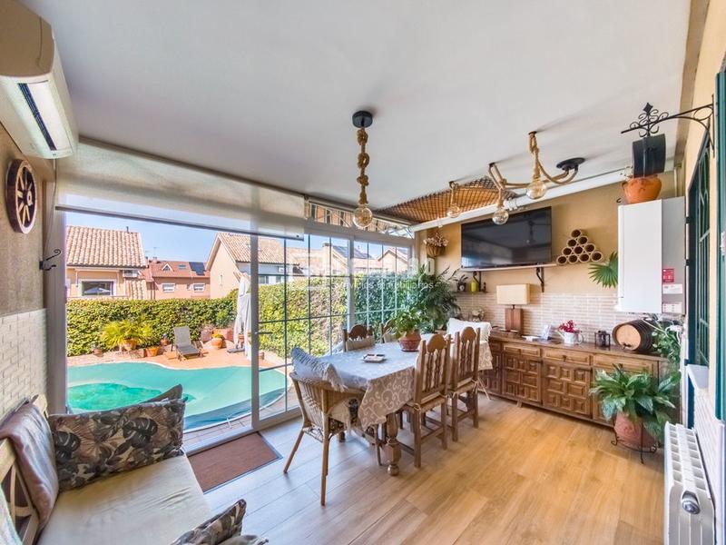 Foto a181e656-1818-40a1-977c-38263fd82a03. Chalet mit heizung parking pool in Centro Rivas - Vaciamadrid