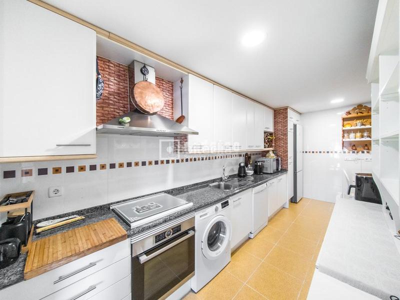 Foto d381fc73-bc2c-4442-8cd8-9bfce4206fe9. Chalet mit heizung parking pool in Centro Rivas - Vaciamadrid