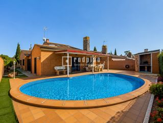 Chalet in Urbanizaciones. Chalet independiente rivas centro