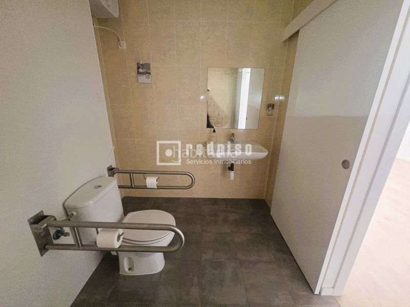 Foto 4c52c0c1-561a-4a40-a750-6dbee73dbc03. Lloguer local comercial a de velázquez 4 a Rivas Futura Rivas - Vaciamadrid
